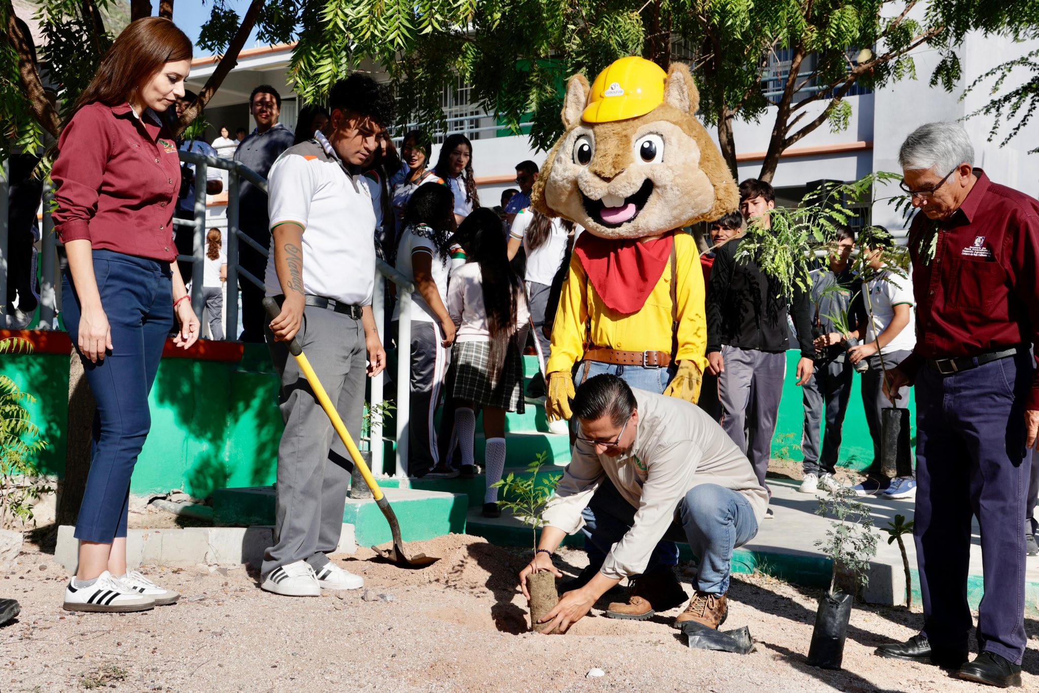Campaña de Reforestación 'Nuestro planeta es tu hogar'