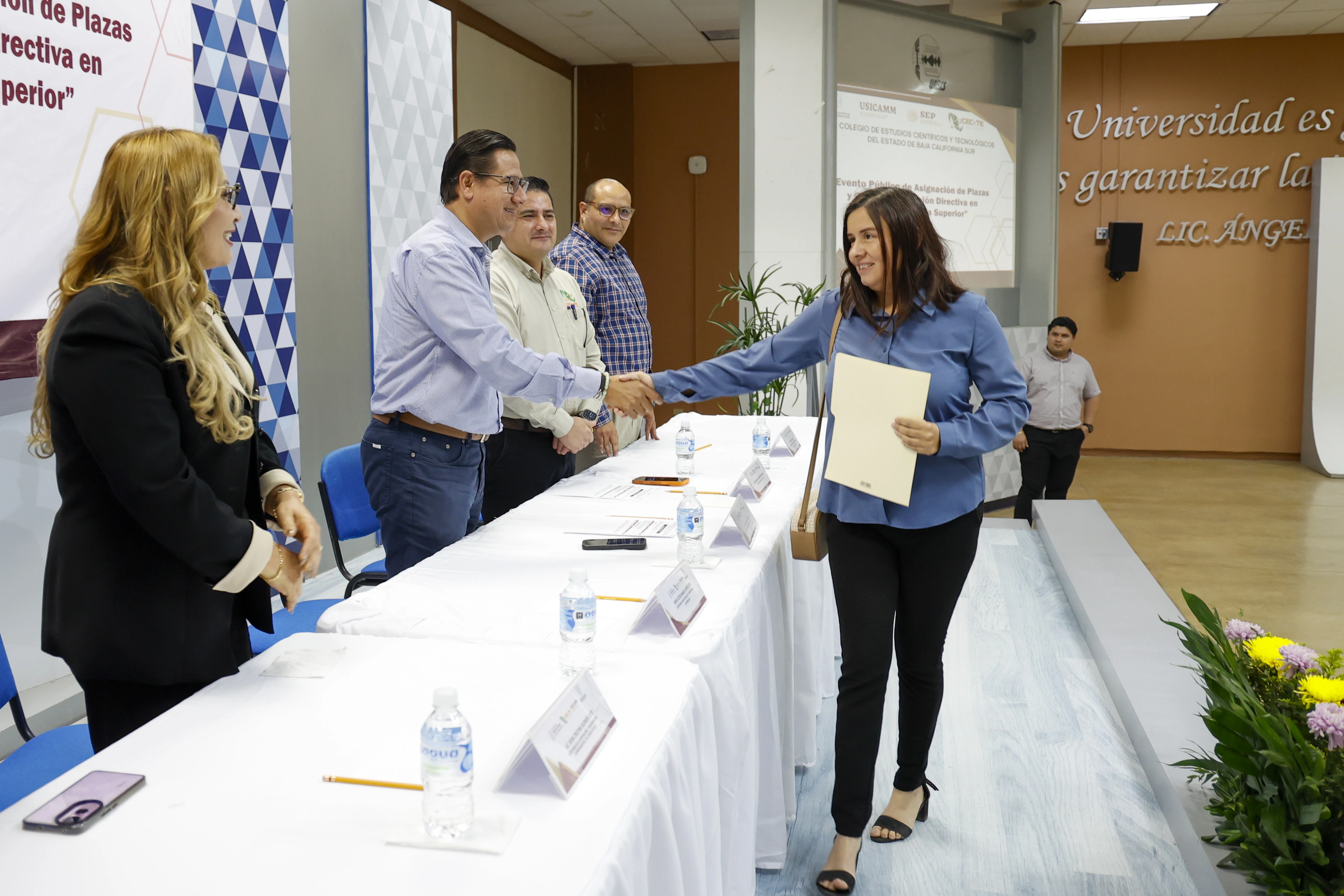 CECyTEBCS REALIZA EVENTO PÚBLICO DE ASIGNACIÓN DE PLAZAS DOCENTES 2025–2026