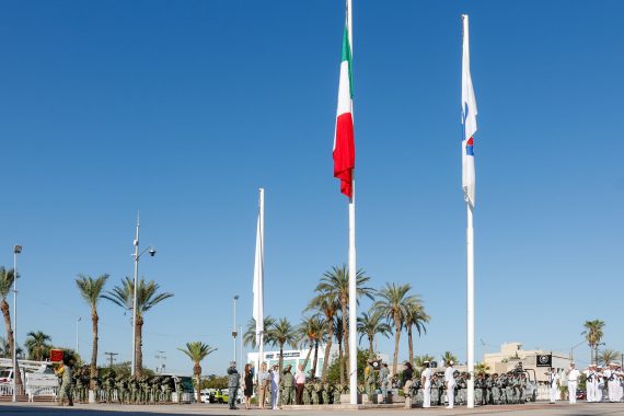 ENTREGA DE MATERIAL DEPORTIVO Y PARTICIPACIÓN EN LA CEREMONIA DE IZAMIENTO DE BANDERA POR EL 50 ANIVERSARIO DE BAJA CALIFORNIA SUR COMO ESTADO LIBRE Y SOBERANO